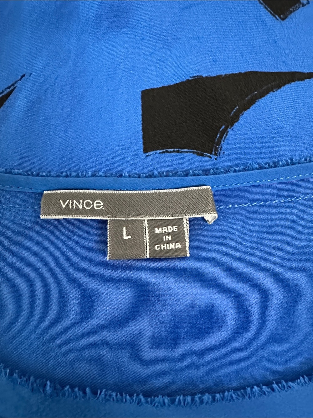 EUC Vince Blue Patterned Short-Sleeve Women’s Top - Picture 3 of 4
